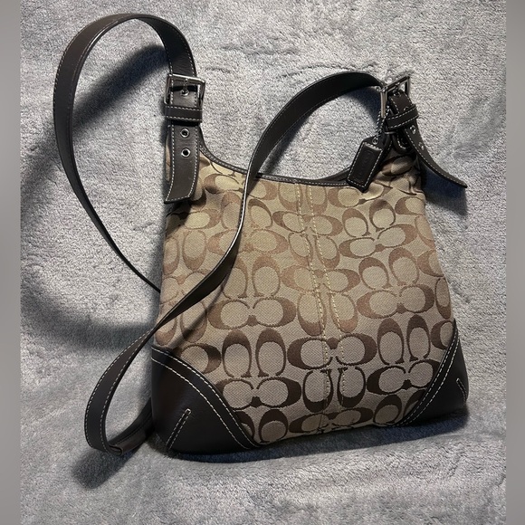Coach Hamptons Signature Crossbody - Picture 2 of 10